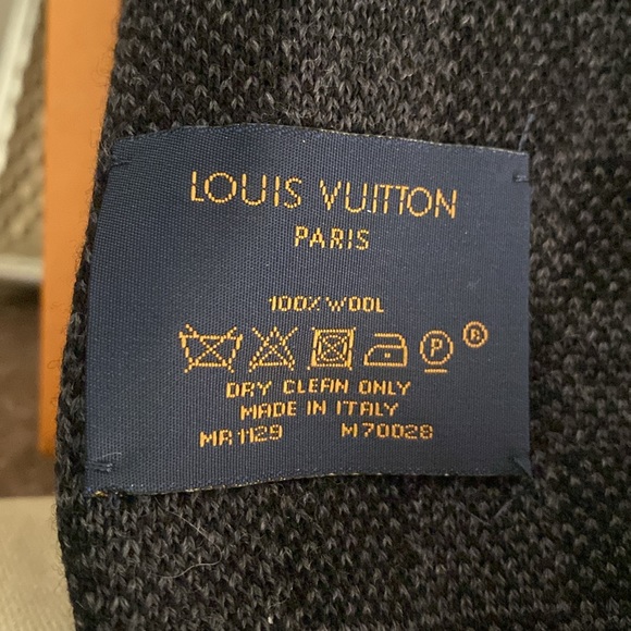 LOUIS VUITTON men’s black damier wool scarf - Picture 3 of 4